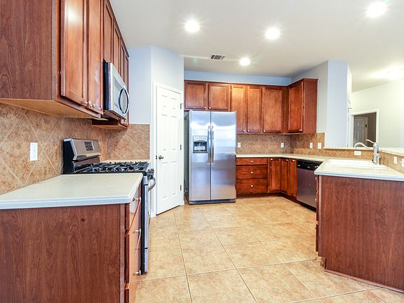 4th image of 1945 Creek Crest Way
