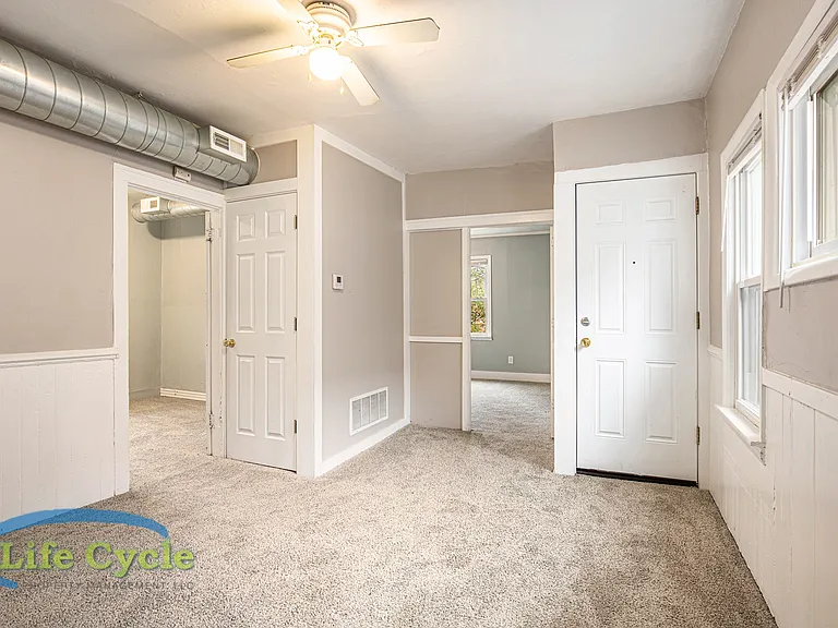 940 McReynolds Ave NW #2 — Photo 4
