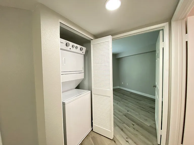 Sunny Creek Apartments — Photo 14