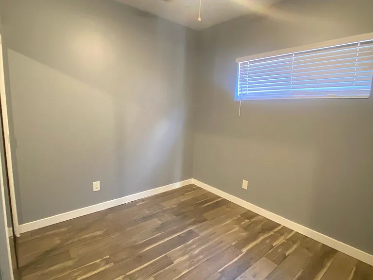 637 Linden Ave #1/2 — Photo 6
