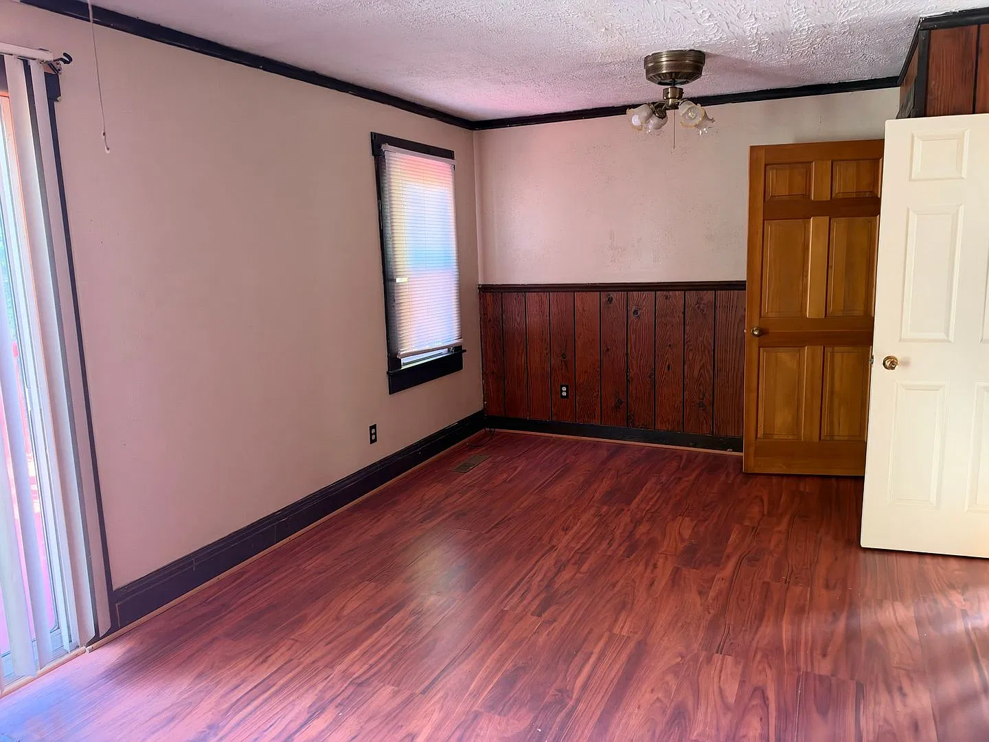 999 Collinwood Avenue — Photo 4