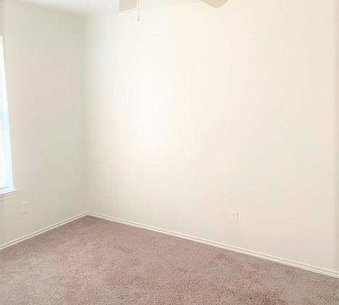 4th image of 401 Creek St #B