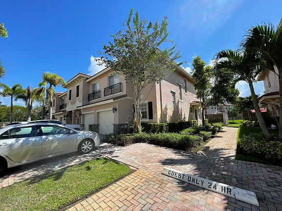 2nd image of 212 Las Brisas Cir #212