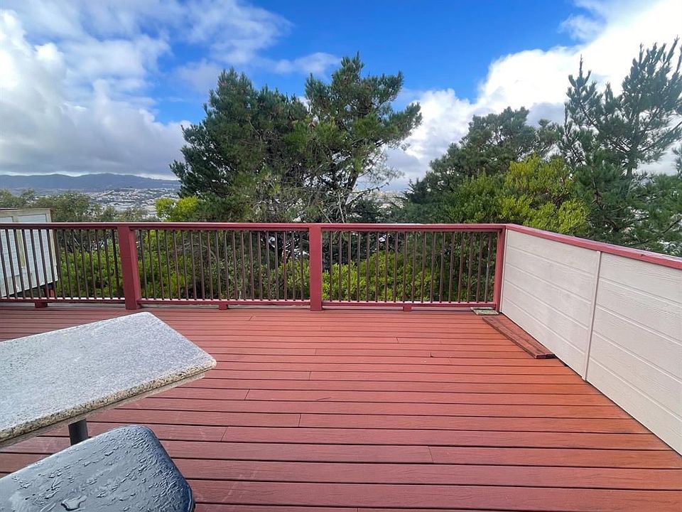 2nd image of 9 Carpenter Ct