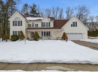 19 Logan Pl, Agawam, MA 01001