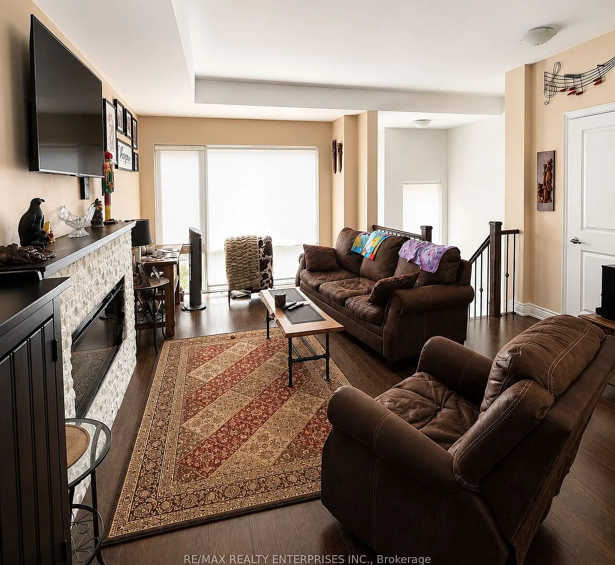 3 bed, $4,000 — Photo 2