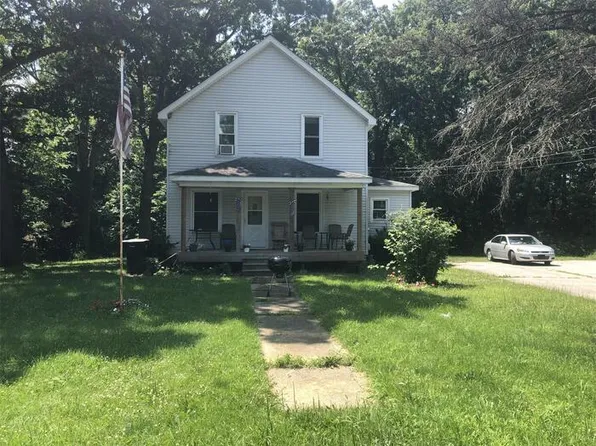 55403 Mayflower Rd, South Bend, IN 46628