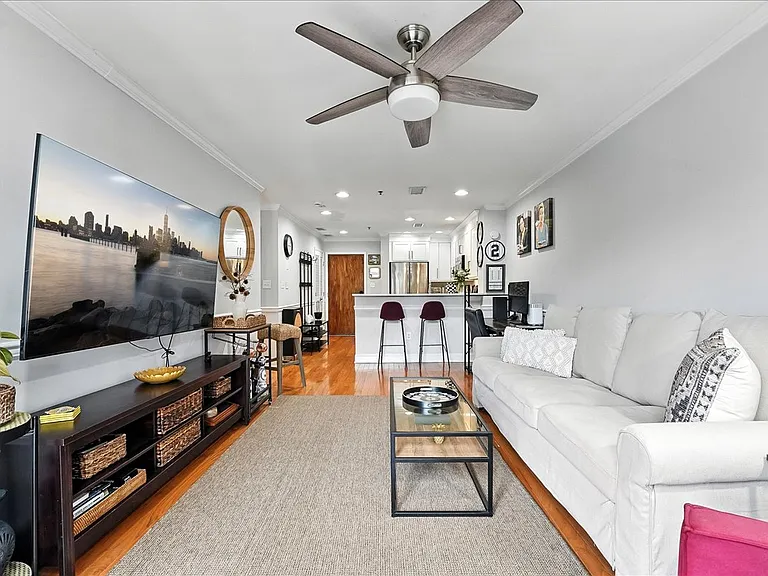812 Grand St #412 — Photo 4