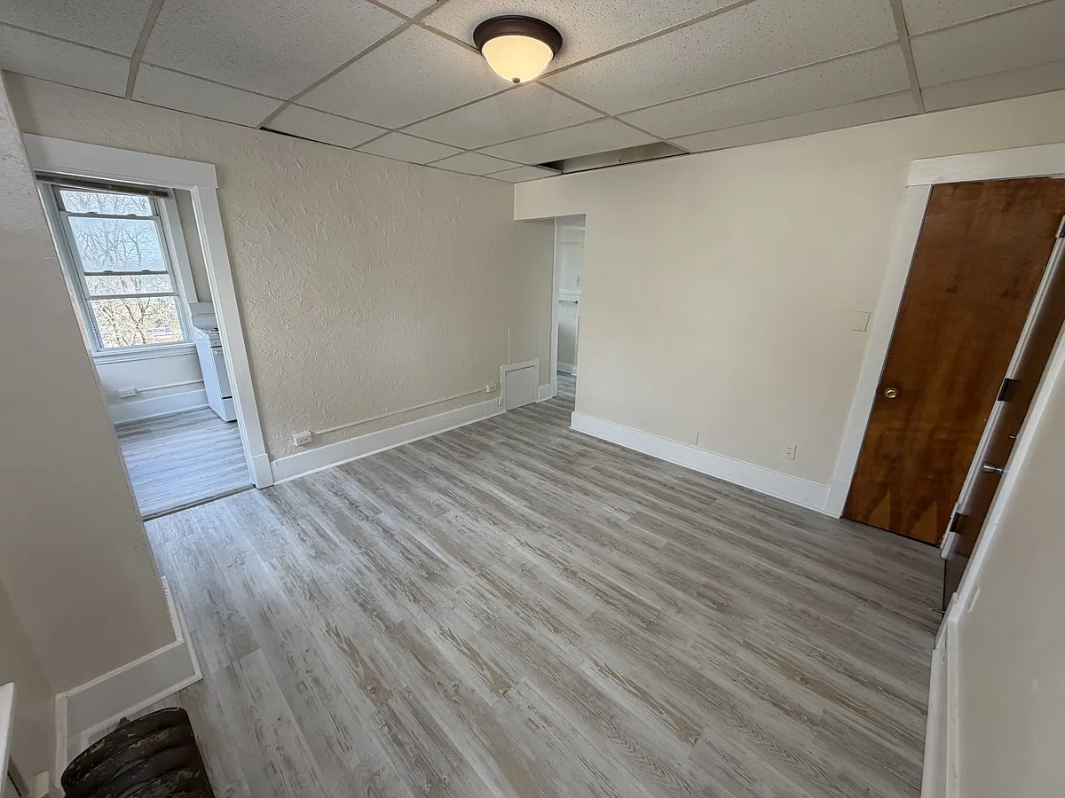 Building Photo - 324 Spencer Ave #4