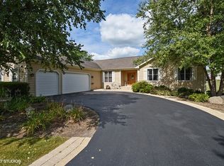 3904 Highview Dr, Crystal Lake, IL 60012