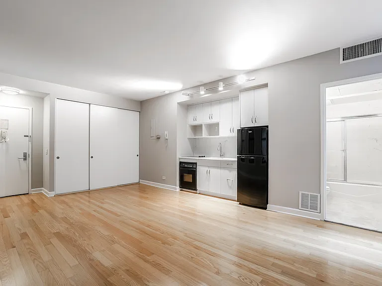 56 Pine St #9E — Photo 2