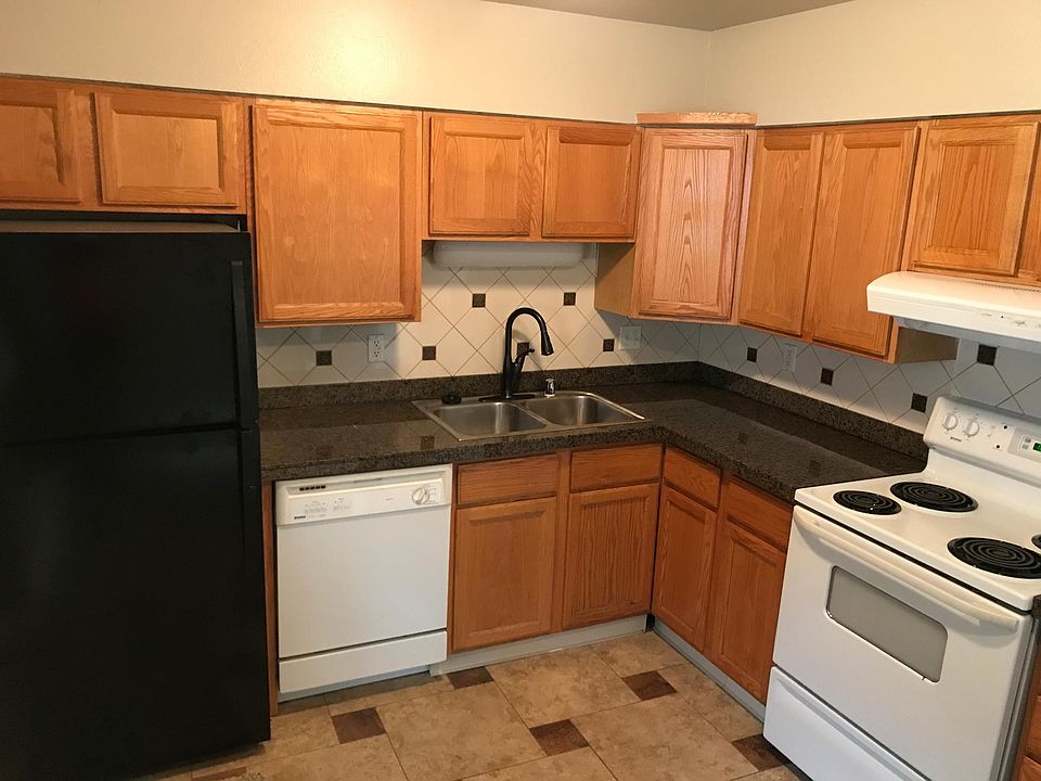 Kitchen with granite countertops!