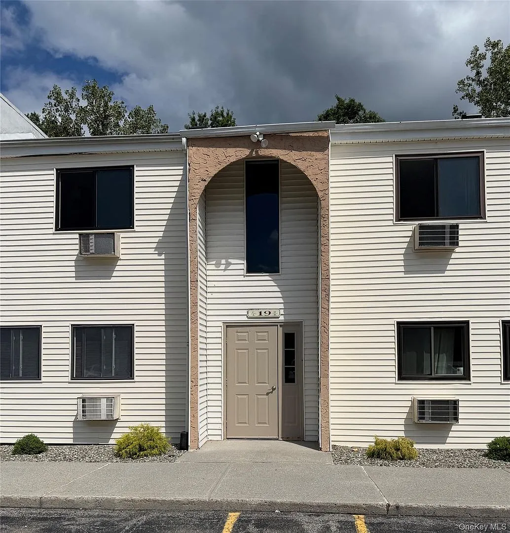 1 bed, 1.0 bath, 850 sqft, $2,000 — Photo 2
