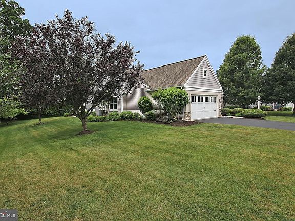 2nd image of 1061 Alden Way