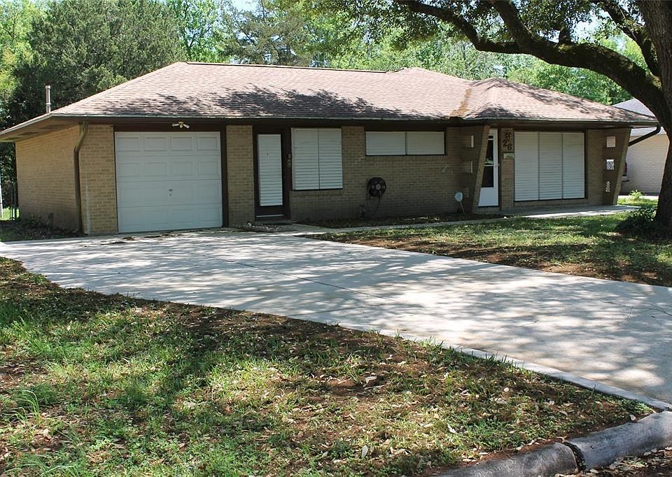 1st image of 26 S Pin Oak Dr