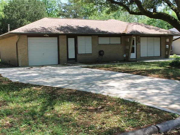 26 S Pin Oak Dr, Texas City, TX 77591