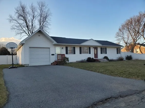 22 Parkwood Dr, Chicopee, MA 01013