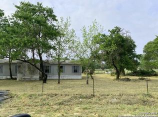 148 Creek Top Dr, Floresville, TX 78114