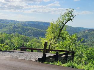 555 Forest Springs Dr, Gatlinburg, TN 37738