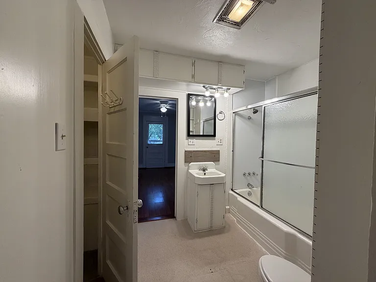 416 E Huntsville Rd — Photo 11