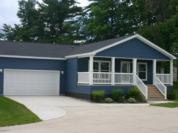 2756 Naples Ct, Lapeer, MI 48446