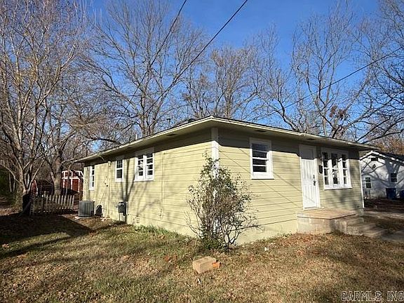 2nd image of 1415 Watkins St