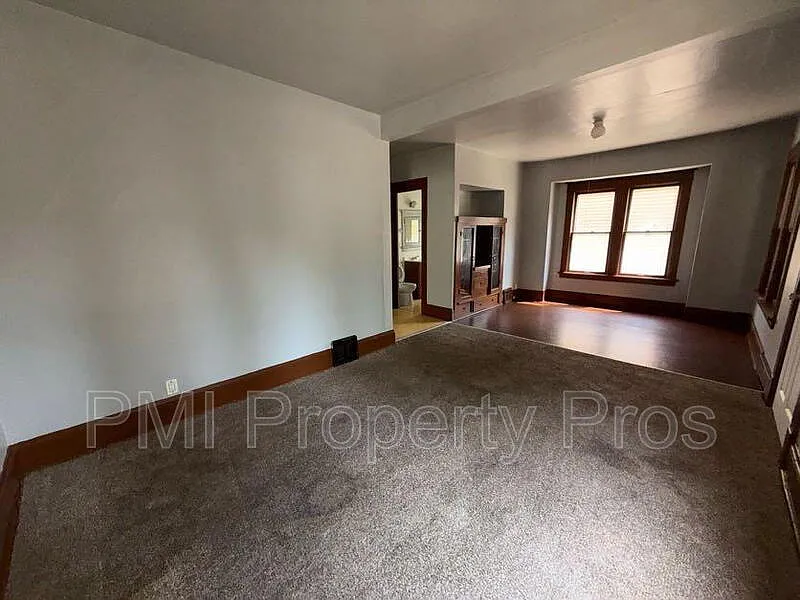 2 bed, 1.0 bath, $900 — Photo 3