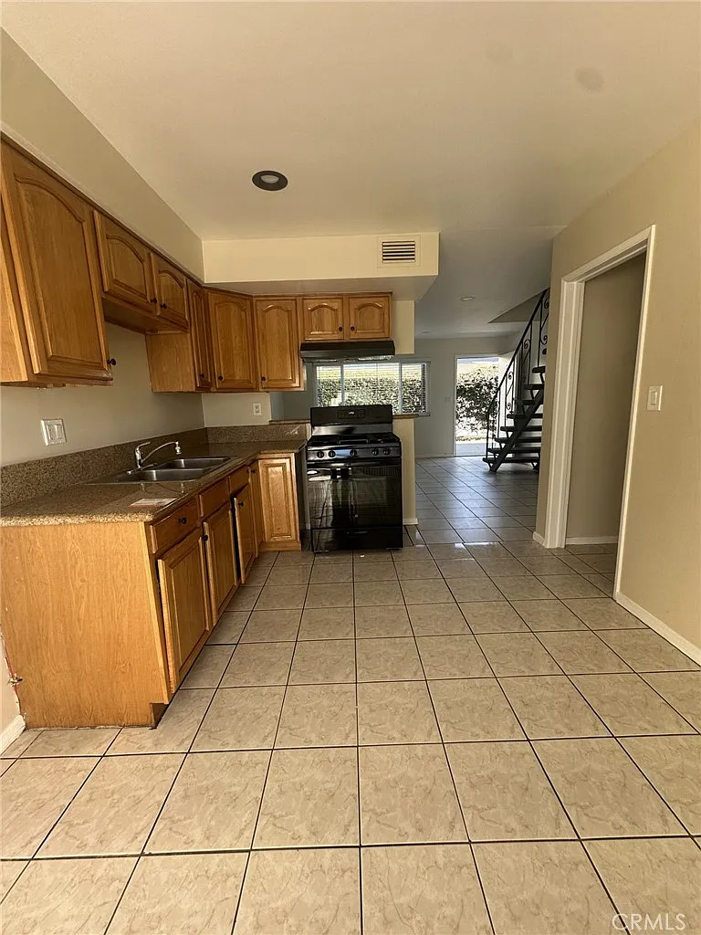 2 bed, 1.5 bath, 1000 sqft, $2,490 — Photo 3
