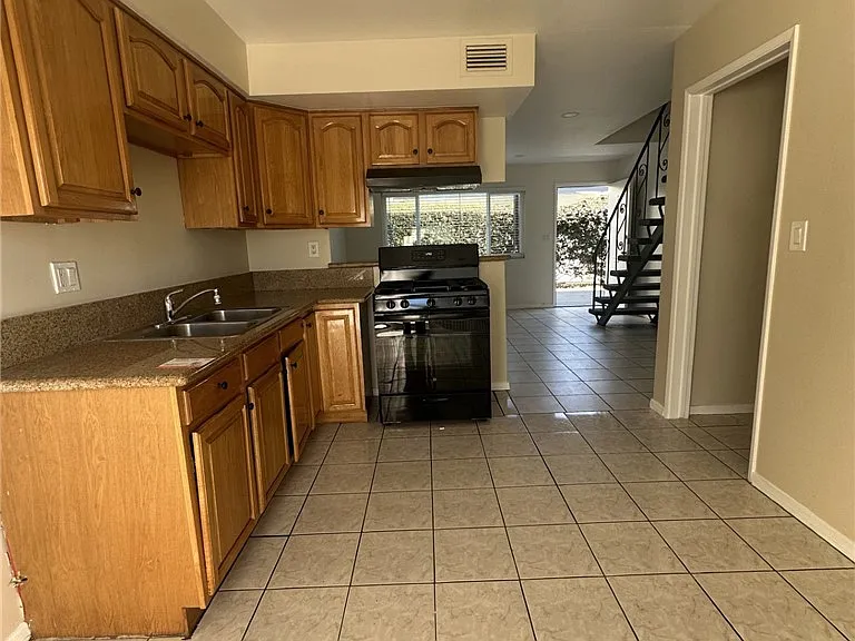 9509 Los Angeles St #D — Photo 3