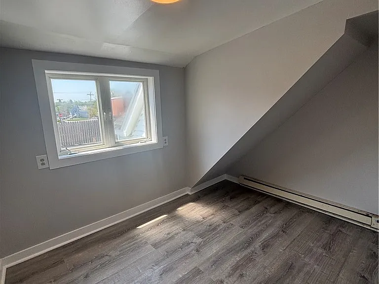 117 N School St — Photo 4