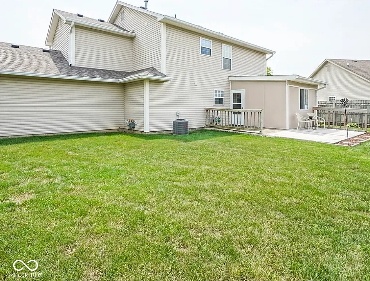 4 bed, 2.5 bath, 1995 sqft, $2,100 — Photo 3