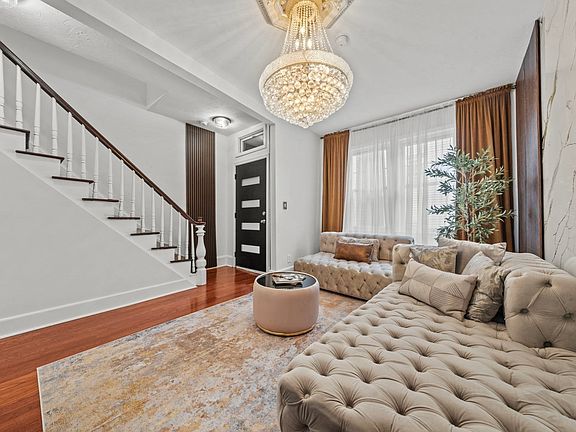 3rd image of 265 Gold St