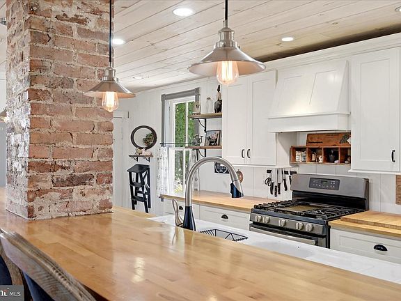 36th image of 625 Riverbend Rd
