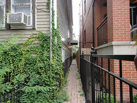 4th image of 2623 Southport Avenue Coachhouse #1
