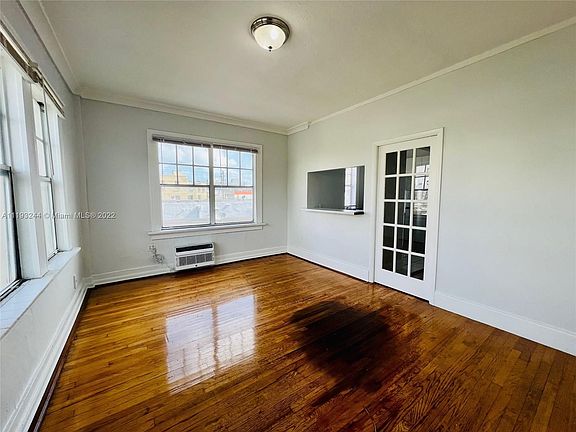 3rd image of 1611 Michigan Ave APT 20