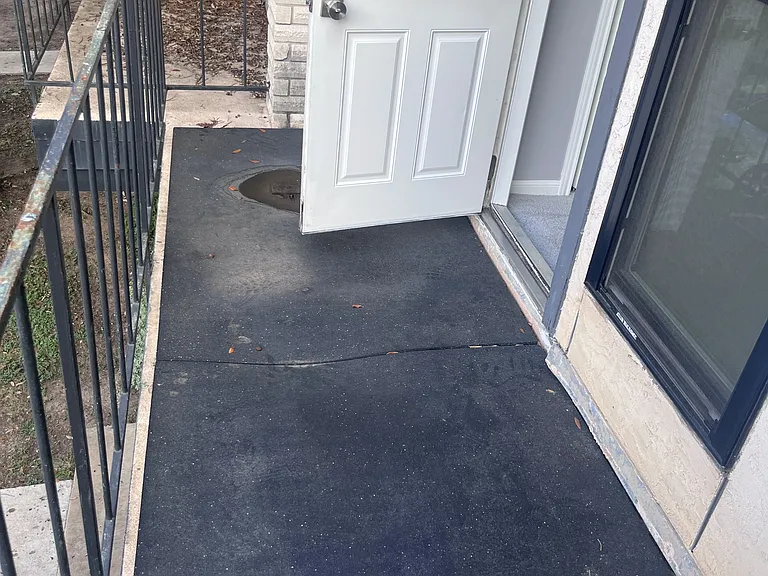 1307 Kinney Ave #110 — Photo 9