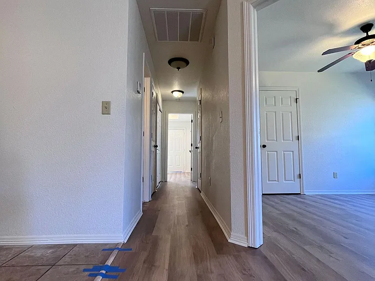 2869 N Seneca Ave — Photo 7