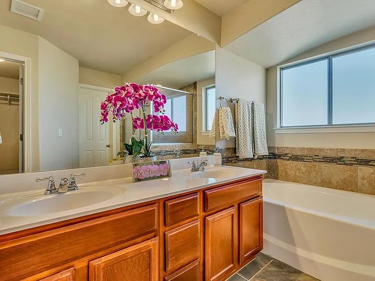7421 Red Cedar Dr — Photo 4