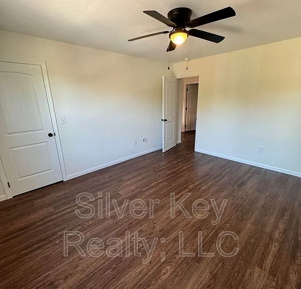 141-155 Oak St #155 — Photo 13