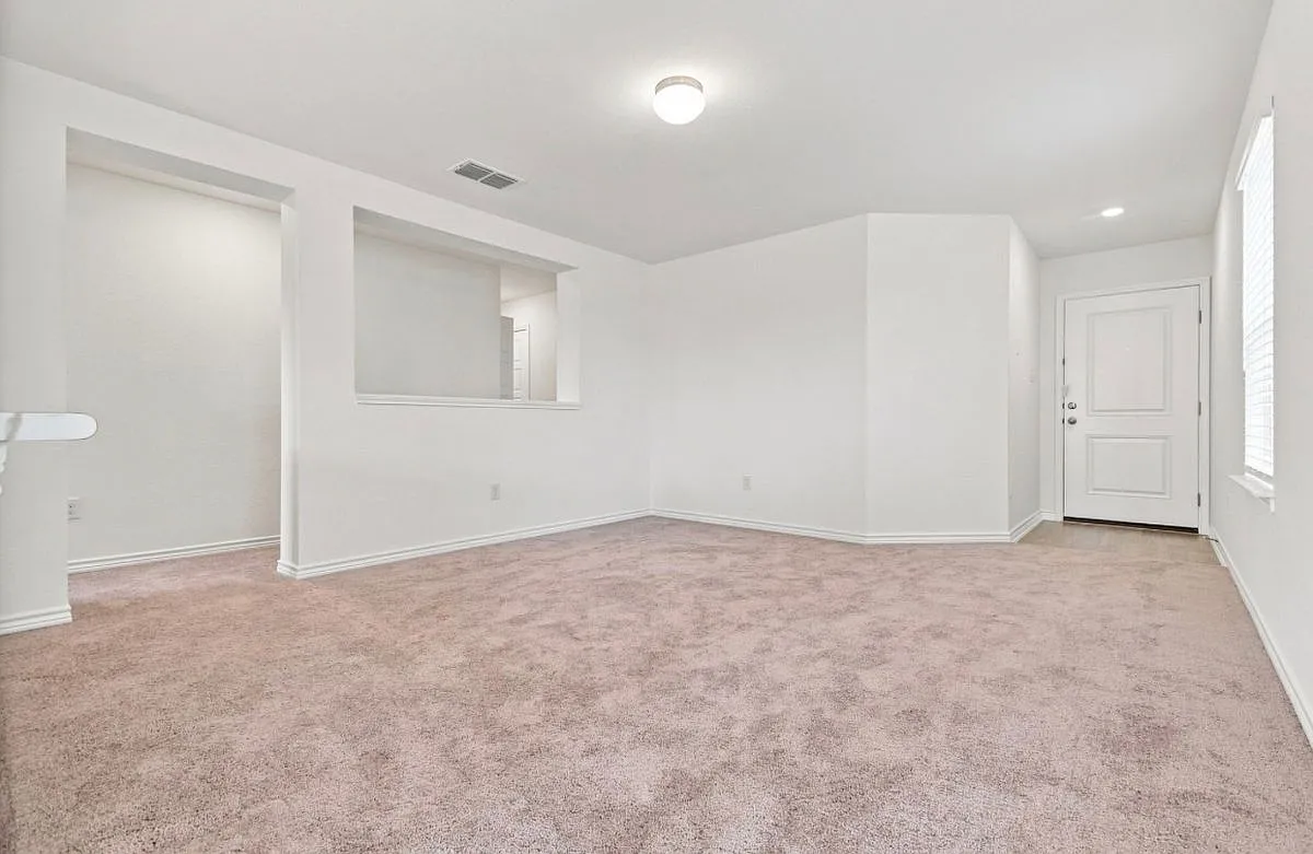 3 bed, 2.0 bath, 1242 sqft, $1,700 — Photo 4