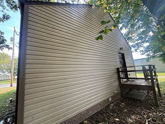4th image of 1311 Burnett St