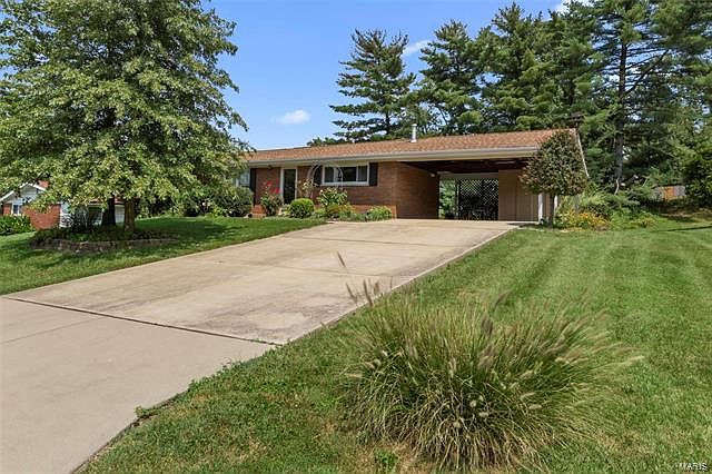 1st image of 2 Meadow Lake Dr