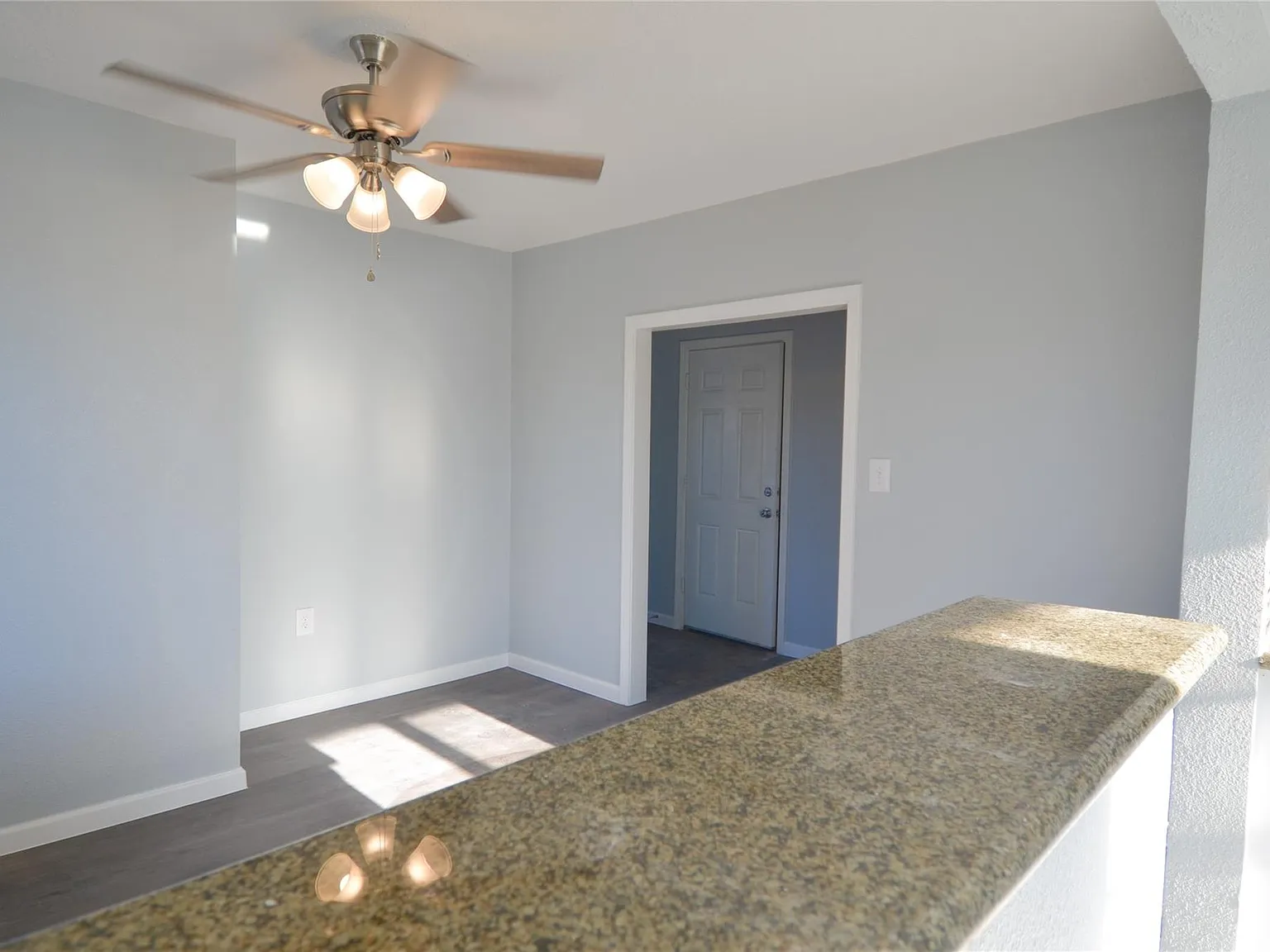 1 bed, 1.0 bath, 1000 sqft, $1,200 — Photo 3