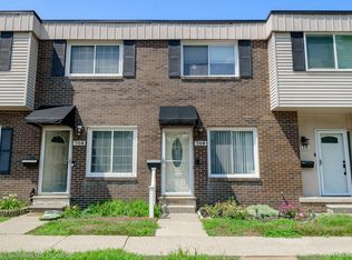 709 Estrada Dr, Belleville, MI 48111