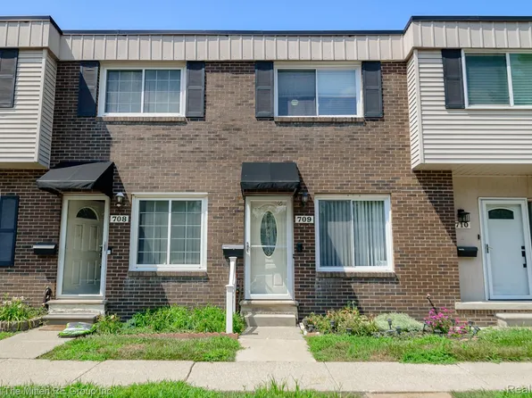 709 Estrada Dr, Belleville, MI 48111