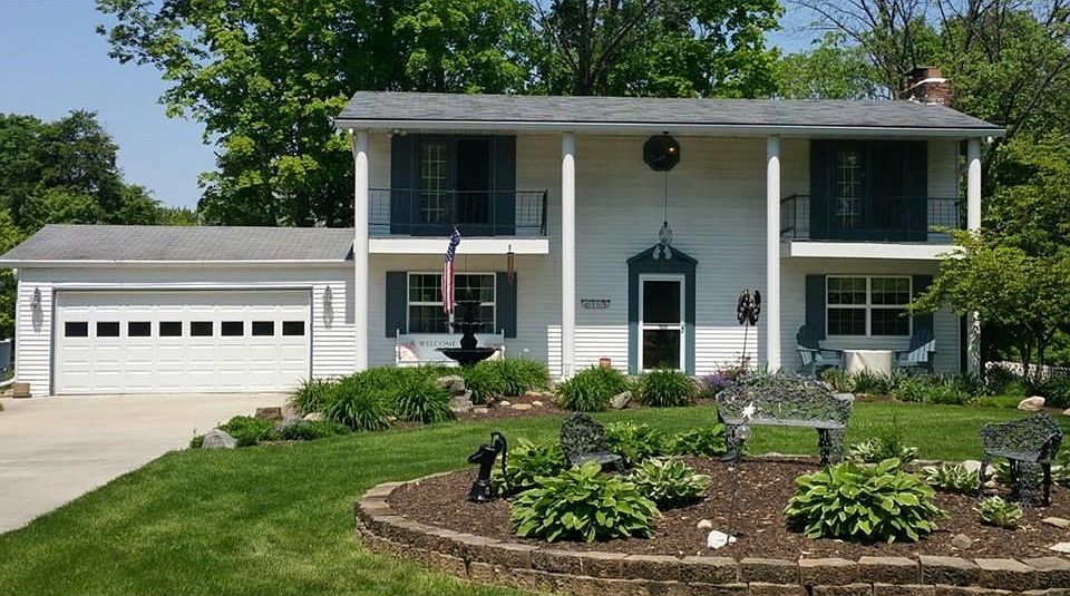 Huge, beautifully groomed front lawn.