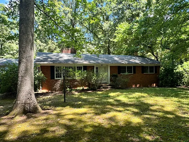 1715 Jonestown Rd — Photo 2