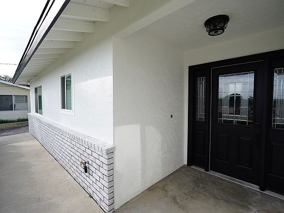4th image of 31956 Linda Ladera St