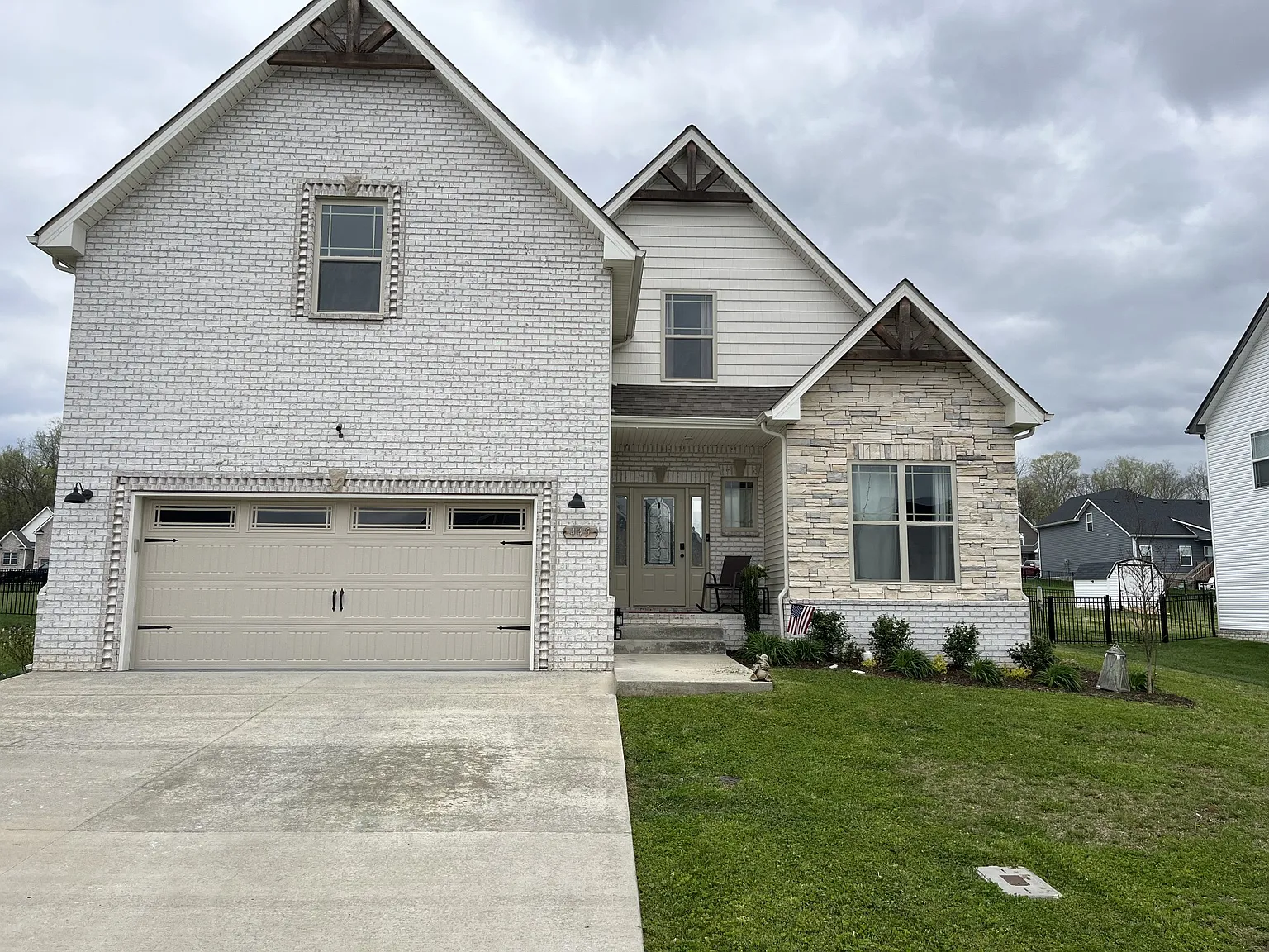 5 bed, 2346 sqft, $2,500 — Photo 1