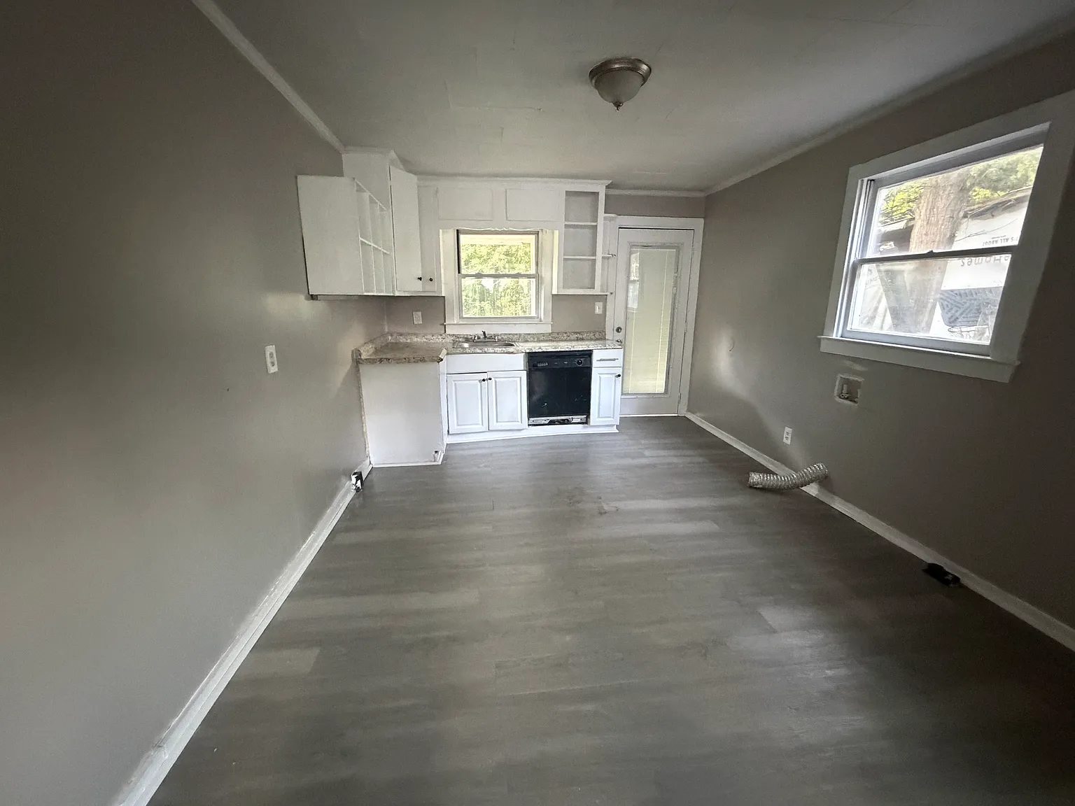 325 N Vance St — Photo 3